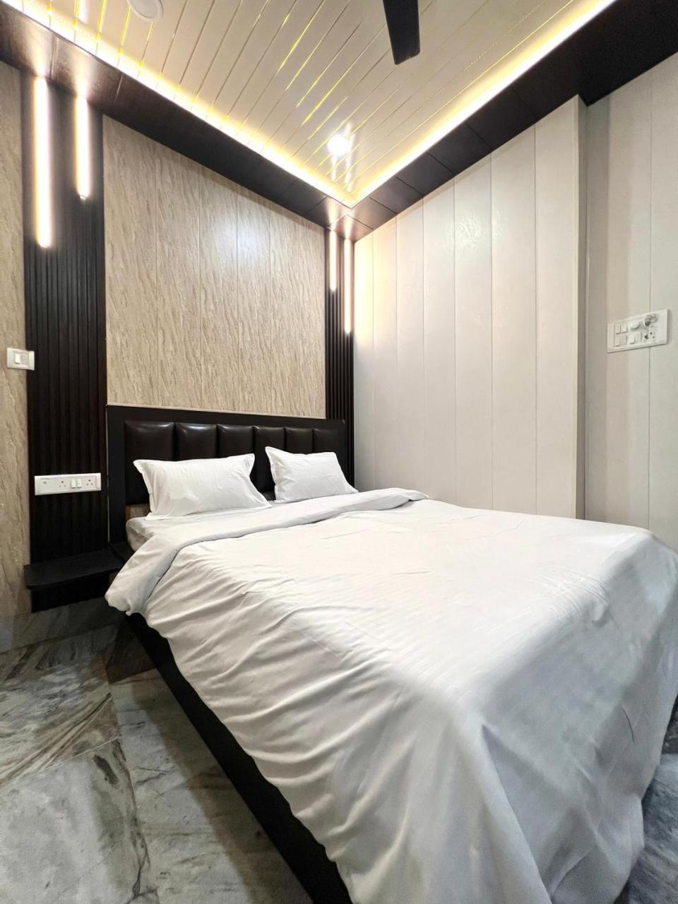 Durga P Guest House Near Harishchandra Ghat Varanasi Ngoại thất bức ảnh